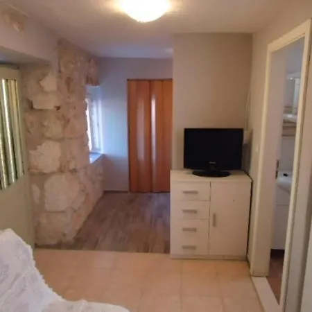 In Holiday House Neda Guest house