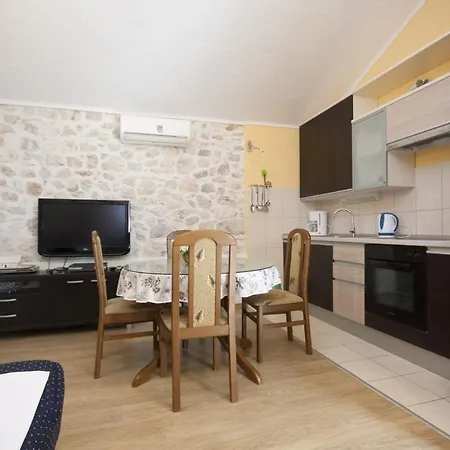 In Holiday House Neda Razanj