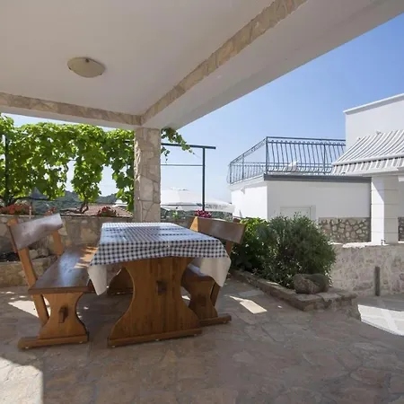 In Holiday House Neda Guest house