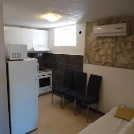 In Holiday House Neda Guest house