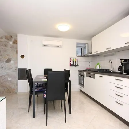 Guest house In Holiday House Neda Razanj