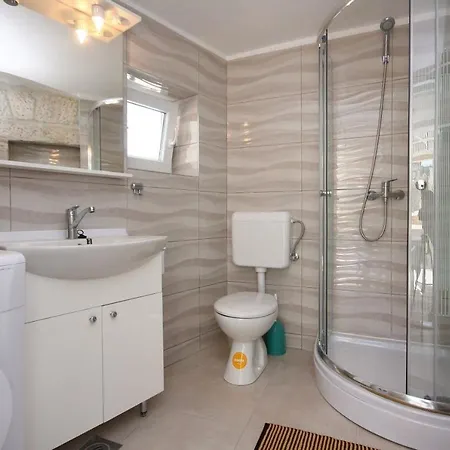 In Holiday House Neda Guest house