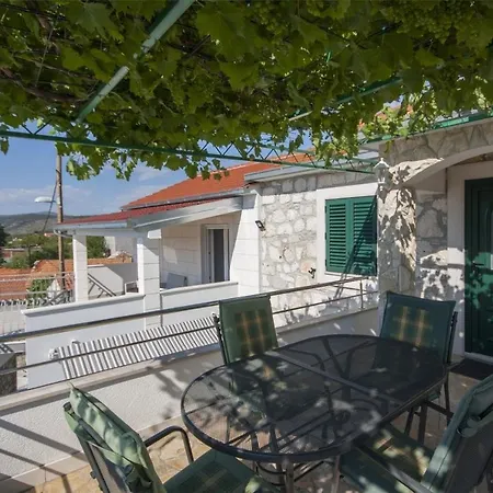 In Holiday House Neda Razanj