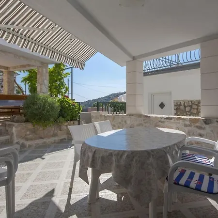 In Holiday House Neda Razanj